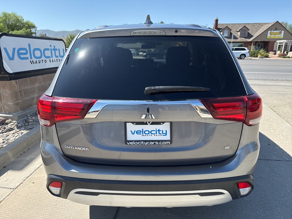 Vehicle image 7 of 21
