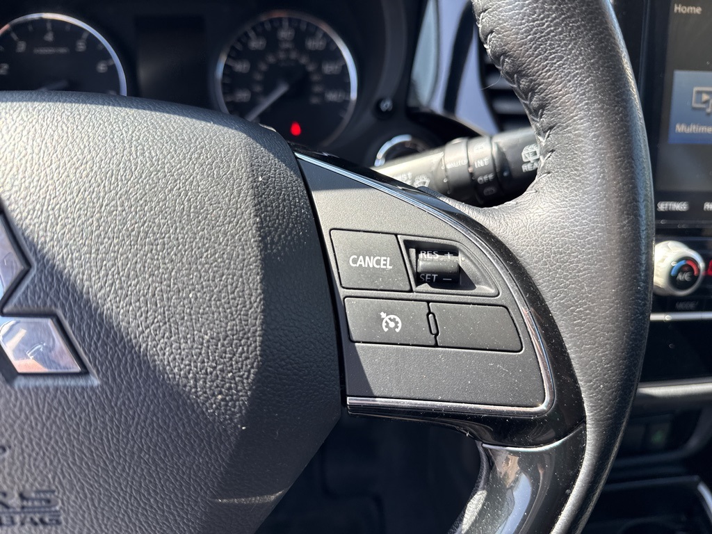 Vehicle image 13 of 21