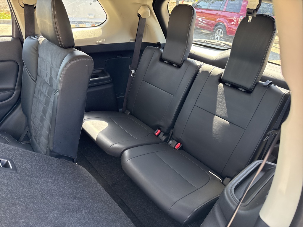 Vehicle image 8 of 21