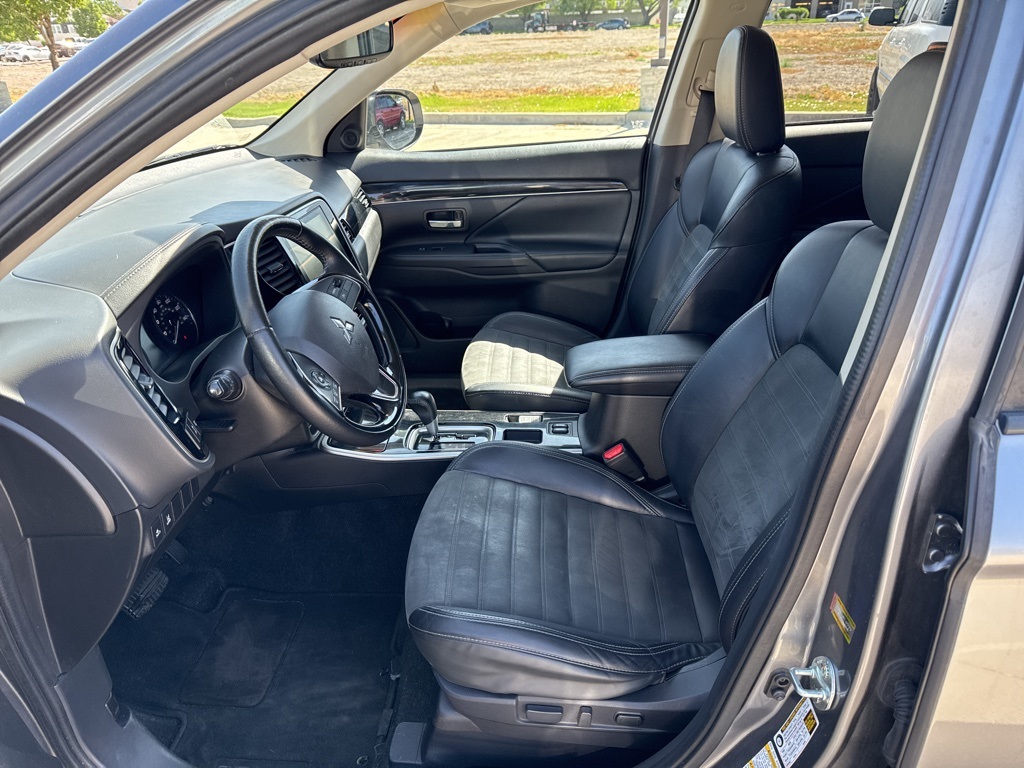 Vehicle image 10 of 21