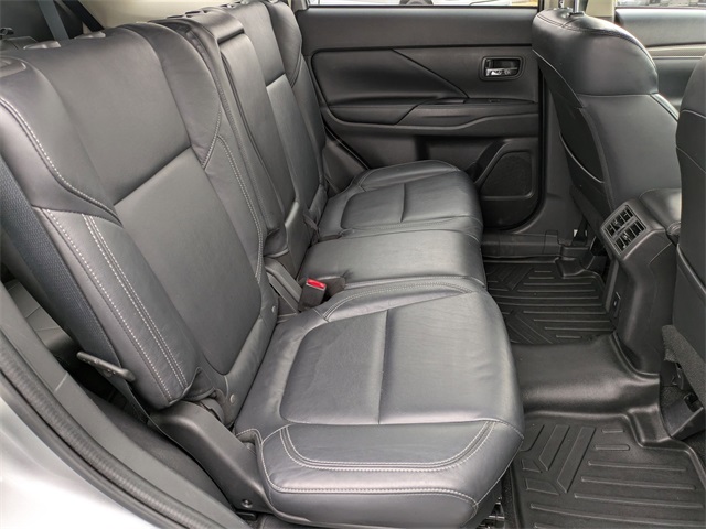 Vehicle image 18 of 23