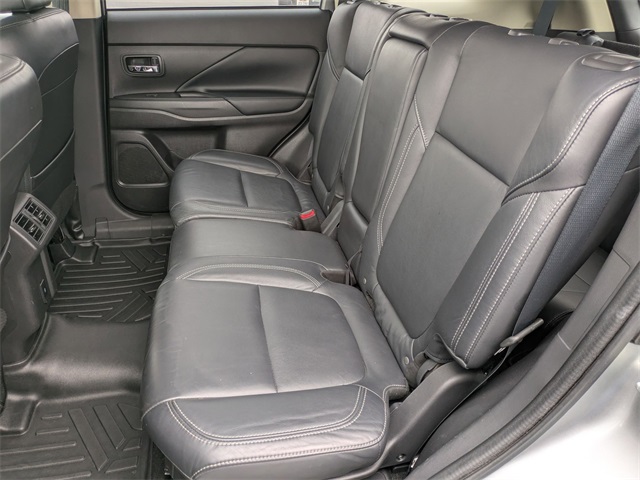 Vehicle image 17 of 23