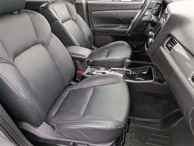 Vehicle image 19 of 23