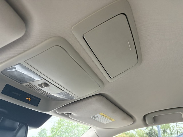 Vehicle image 21 of 28