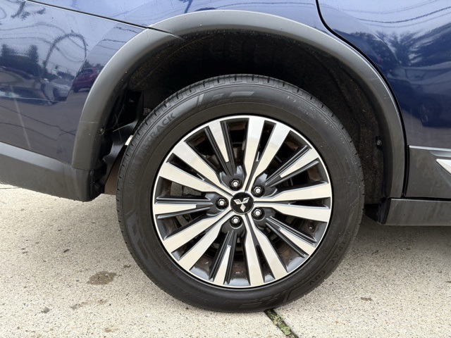 Vehicle image 8 of 28