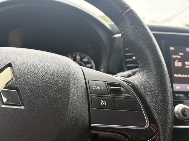Vehicle image 23 of 28