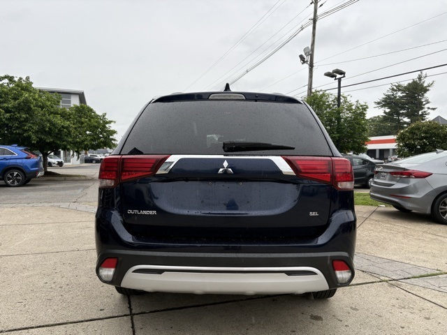 Vehicle image 7 of 28