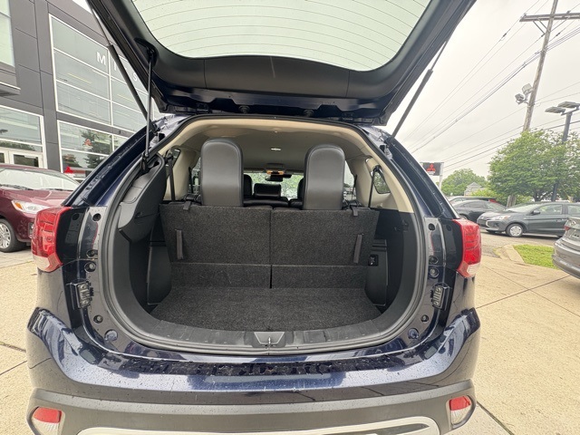 Vehicle image 12 of 28