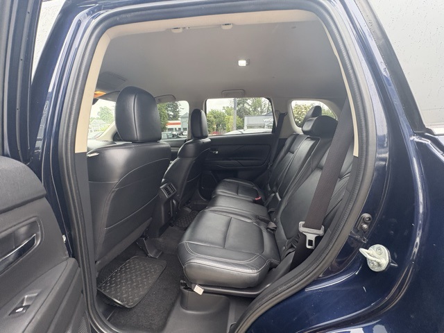 Vehicle image 10 of 28