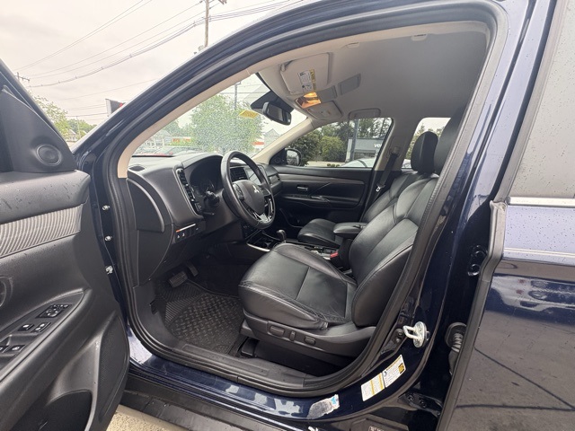 Vehicle image 9 of 28