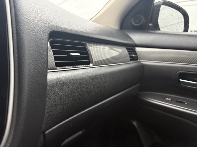 Vehicle image 20 of 28