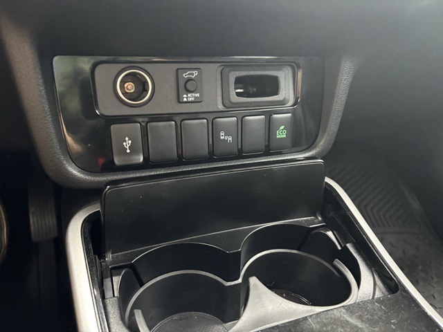 Vehicle image 17 of 28