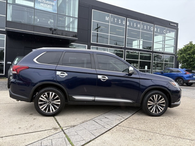 Vehicle image 2 of 28