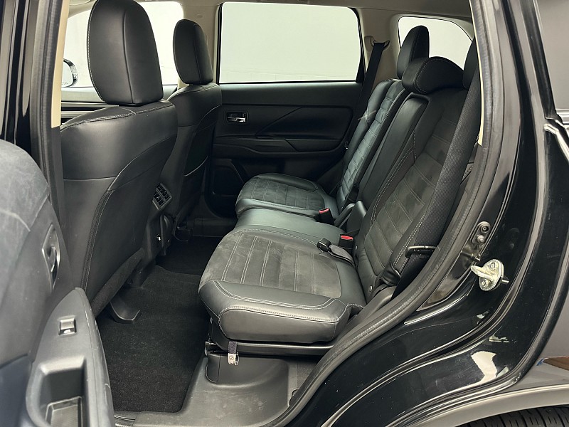 Vehicle image 21 of 38
