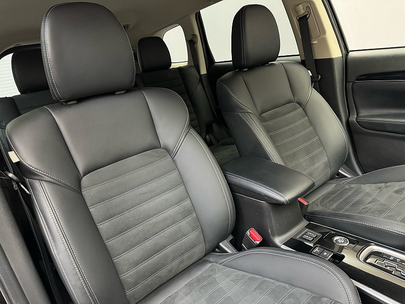 Vehicle image 13 of 38