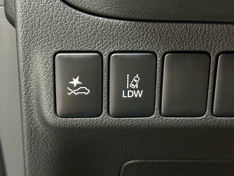 Vehicle image 32 of 38