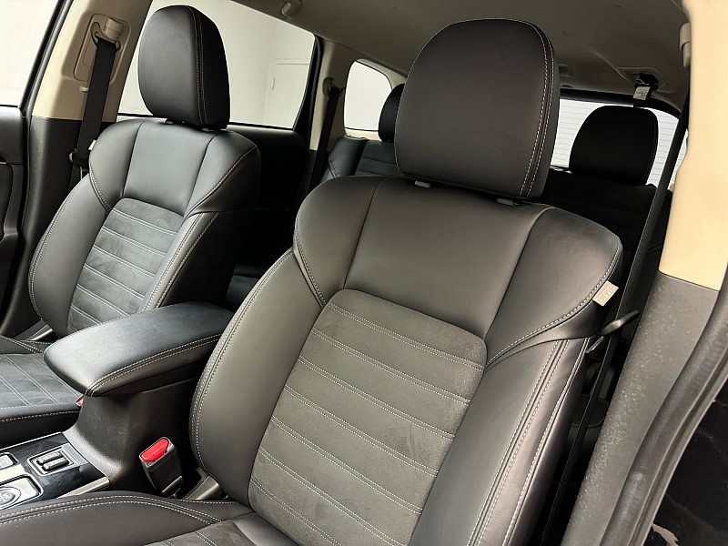 Vehicle image 14 of 38