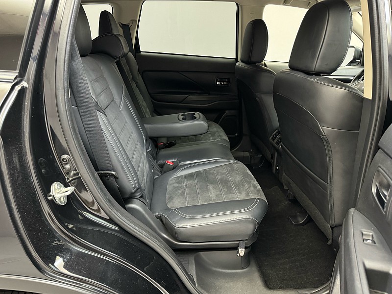 Vehicle image 18 of 38