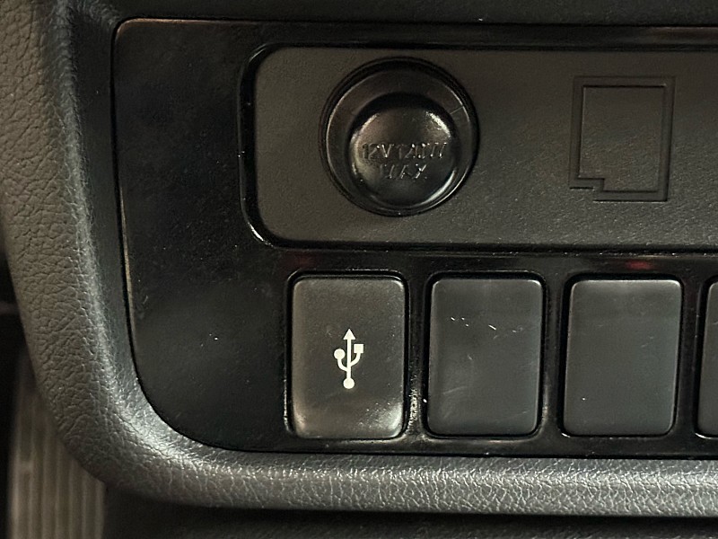 Vehicle image 31 of 38