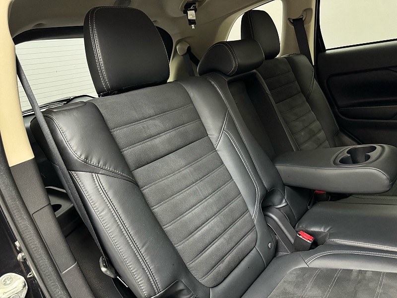 Vehicle image 15 of 38