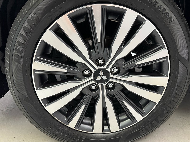 Vehicle image 10 of 38