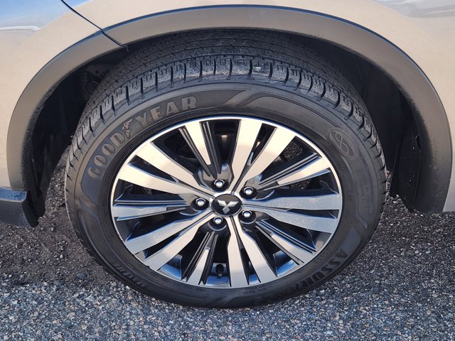 Vehicle image 7 of 24