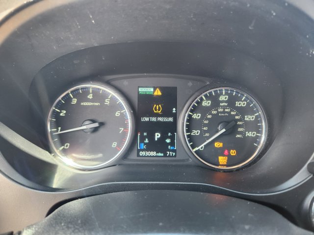 Vehicle image 11 of 24
