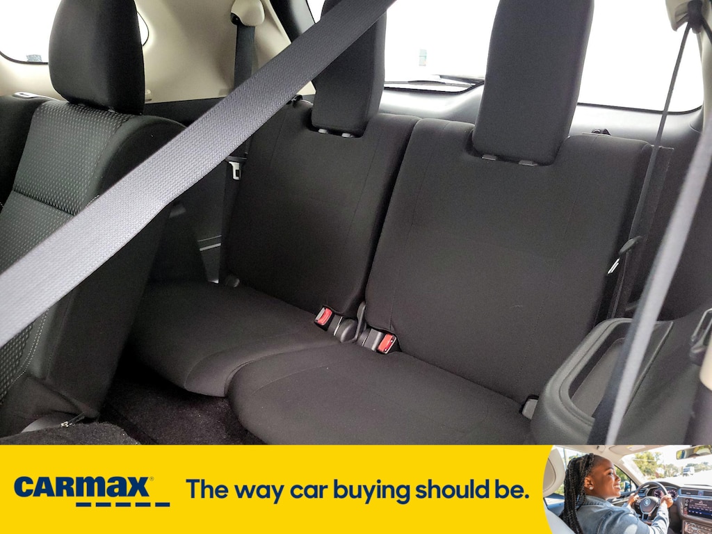 Vehicle image 13 of 29
