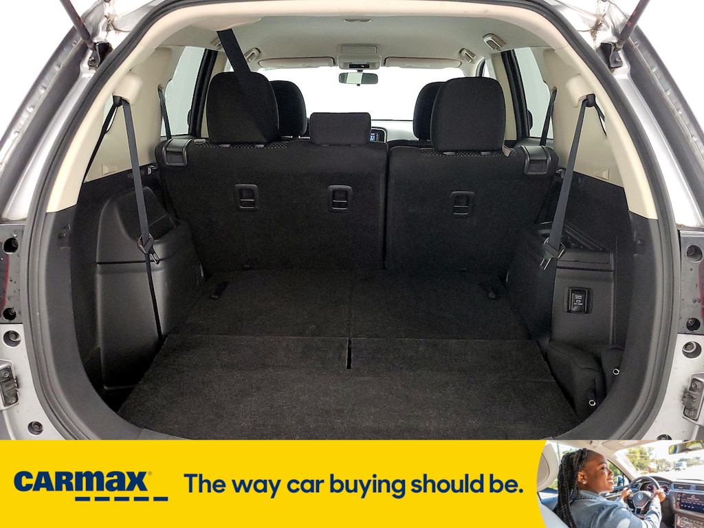 Vehicle image 10 of 29