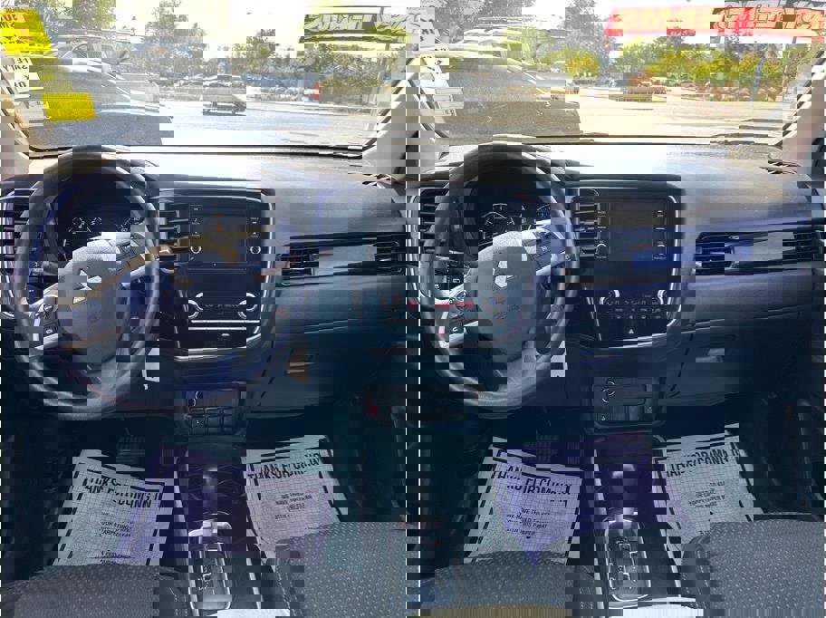 Vehicle image 19 of 25