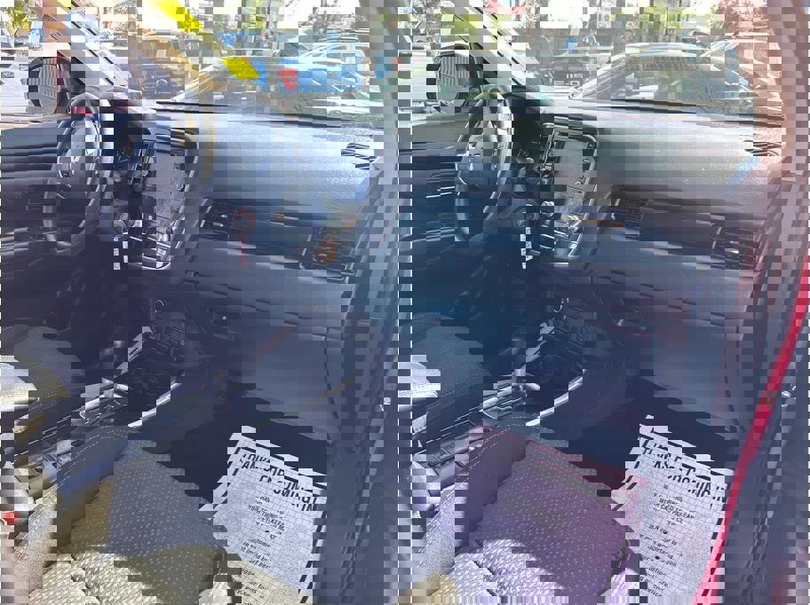 Vehicle image 21 of 25
