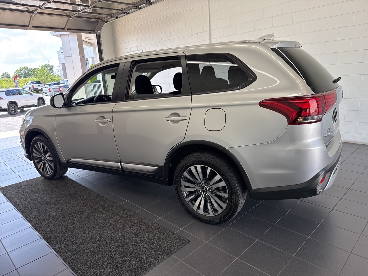 Vehicle image 7 of 53