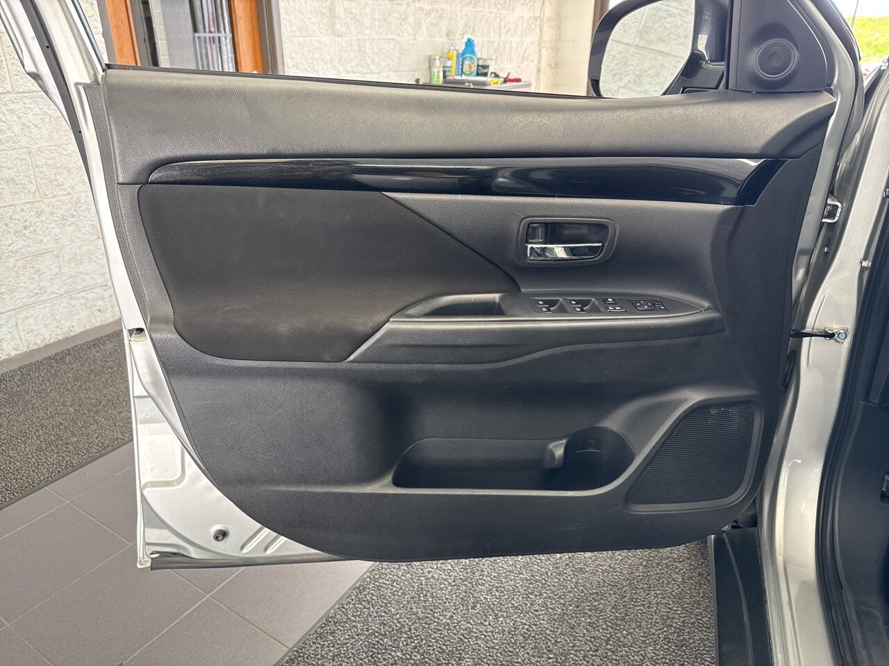 Vehicle image 39 of 53
