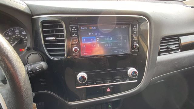 Vehicle image 17 of 32