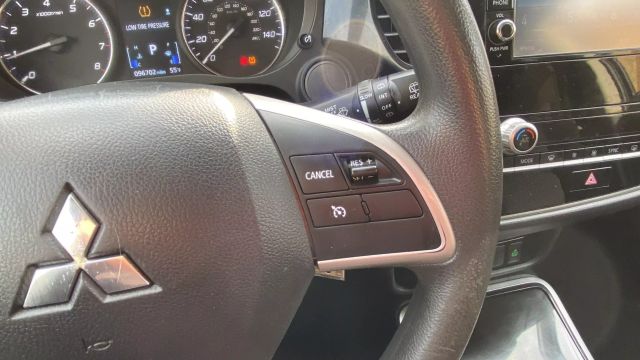 Vehicle image 16 of 32