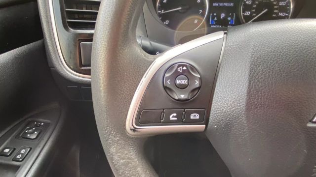 Vehicle image 15 of 32
