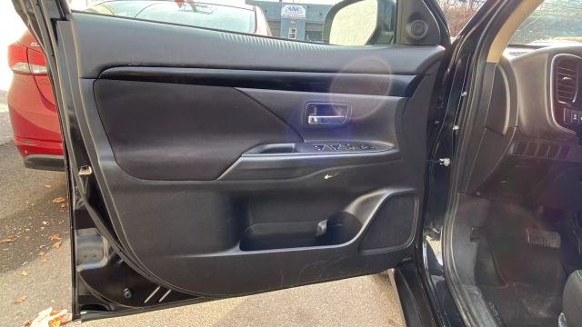 Vehicle image 20 of 32