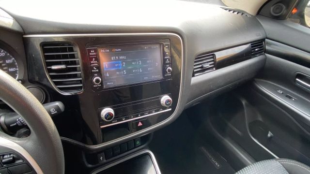 Vehicle image 18 of 32