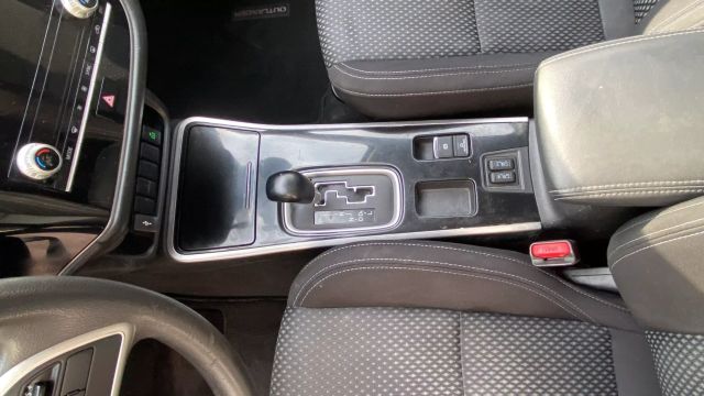 Vehicle image 23 of 32