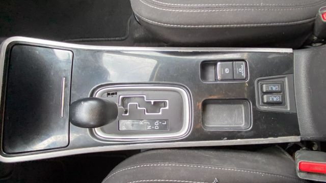Vehicle image 19 of 32