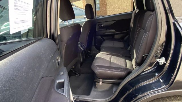 Vehicle image 25 of 32
