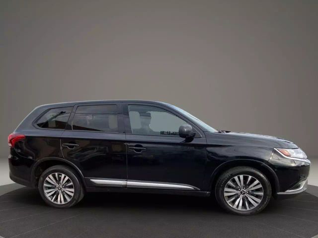 Vehicle image 4 of 32