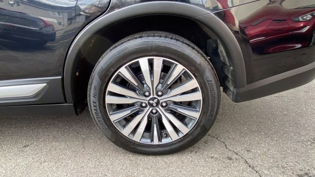 Vehicle image 11 of 32