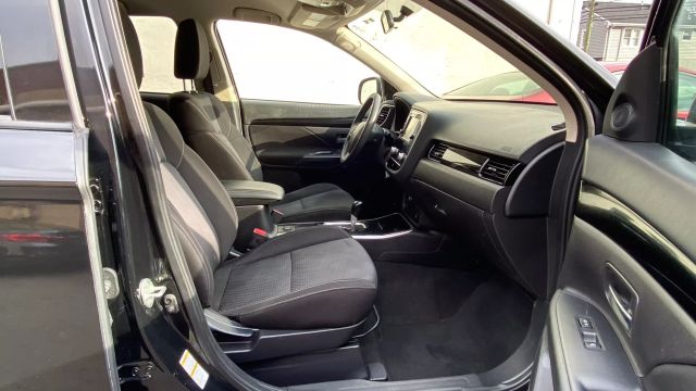 Vehicle image 29 of 32