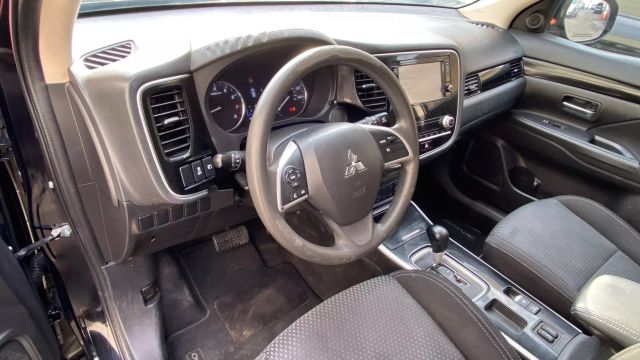 Vehicle image 22 of 32
