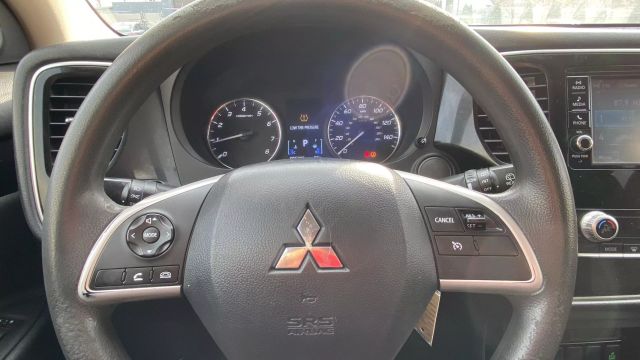 Vehicle image 14 of 32