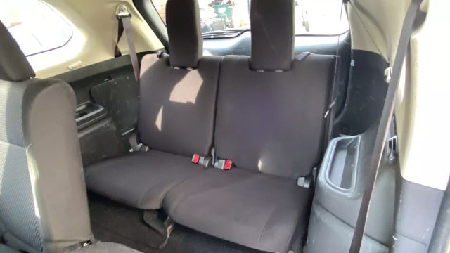 Vehicle image 26 of 32