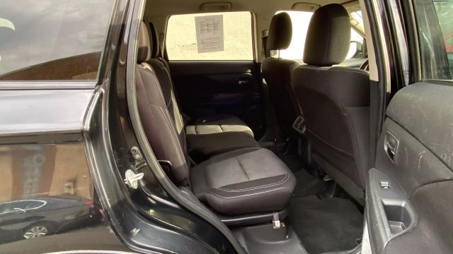 Vehicle image 27 of 32