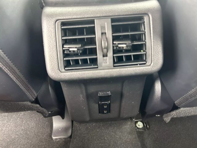 Vehicle image 19 of 27