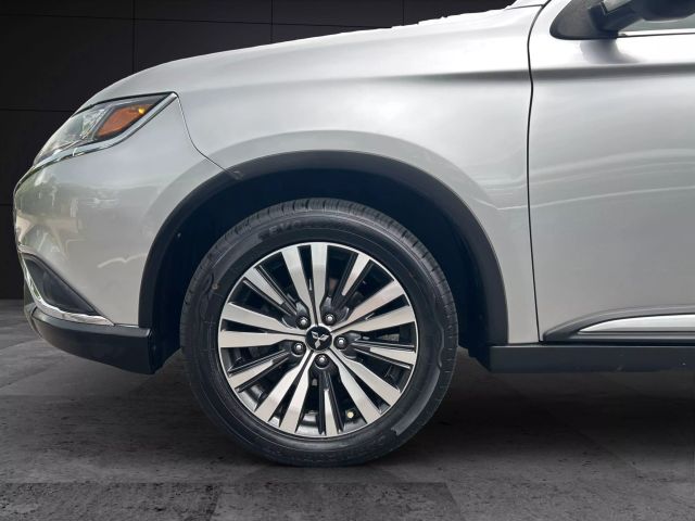 Vehicle image 24 of 27